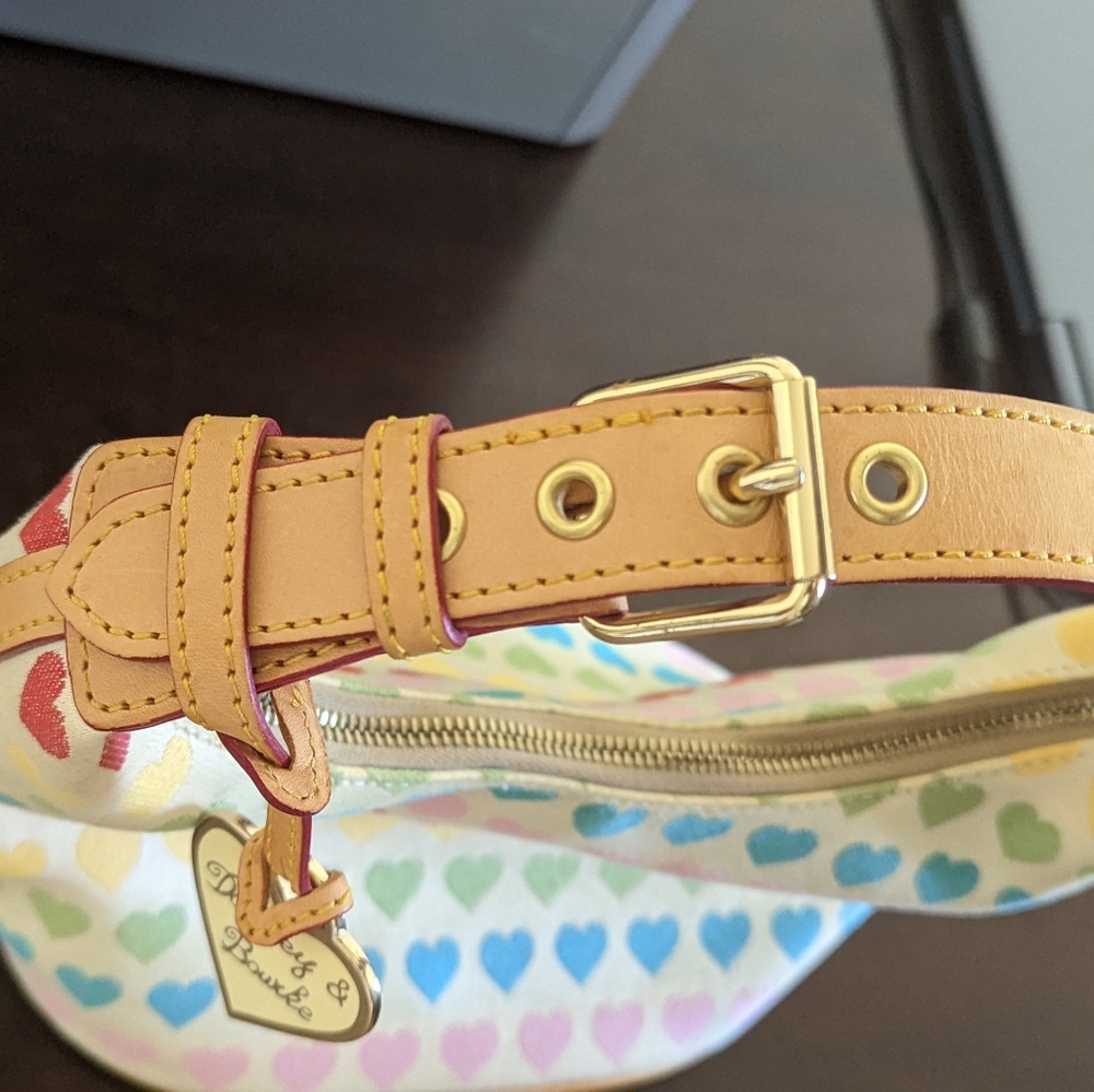 Dooney and Bourke heart purse - Picture 2 of 7